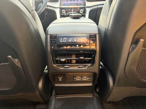 Used 2022 Jeep Grand Cherokee Summit w/ Adv Protech Group IV AWD/4WD image 30