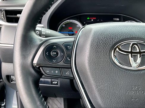 Used 2021 Toyota Venza XLE image 23