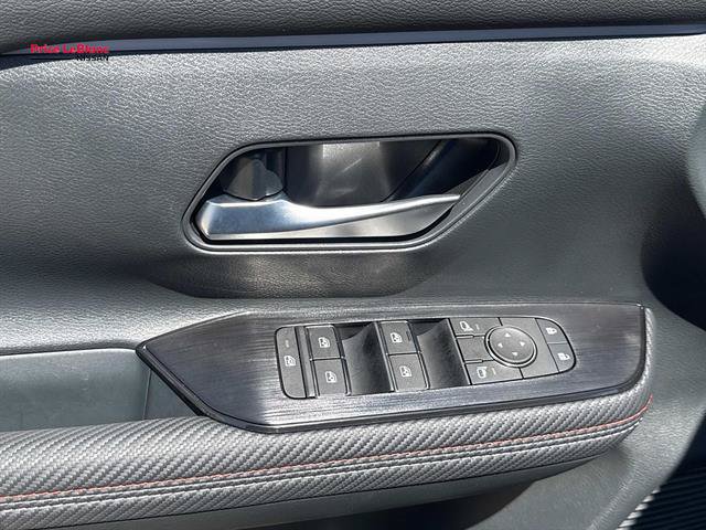 Certified 2025 Nissan Kicks SR FWD image 18