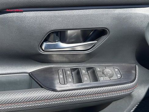Certified 2025 Nissan Kicks SR FWD image 18