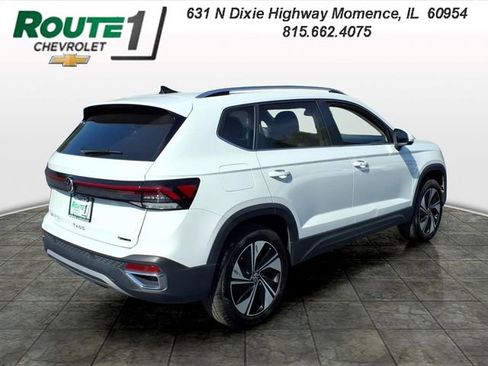 Used 2025 Volkswagen Taos SE AWD/4WD image 4