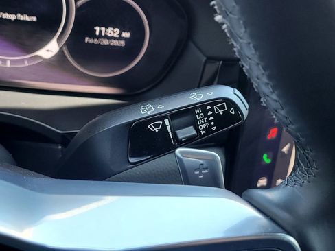 Used 2022 Porsche Cayenne w/ Premium Package image 23