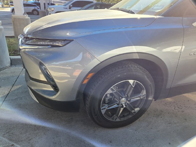 Used 2026 Chevrolet Blazer LT FWD image 5