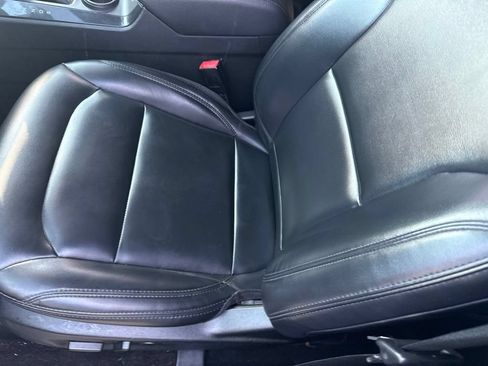Used 2019 Ford Explorer XLT w/ Equipment Group 202A FWD image 7
