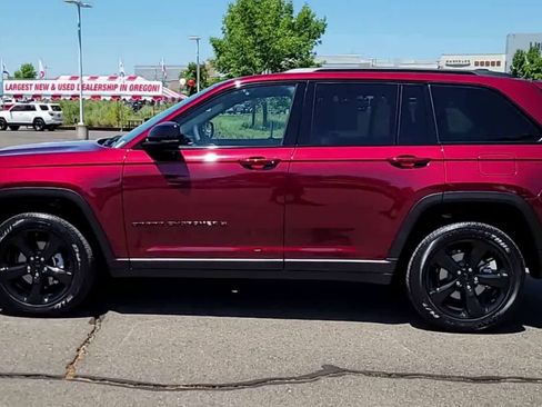New 2025 Jeep Grand Cherokee Altitude w/ Trailer Tow Package image 5