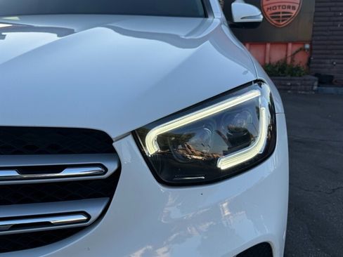 Used 2022 Mercedes-Benz GLC 300 4MATIC w/ Premium Package Lite image 5
