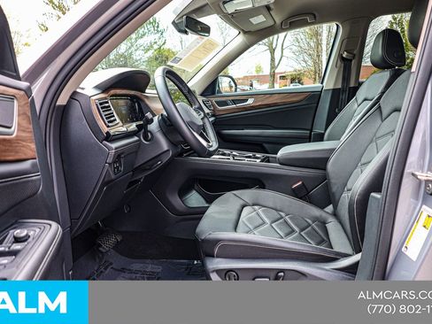 Used 2025 Volkswagen Atlas SE FWD image 18