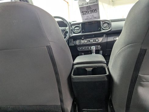 Used 2018 Toyota Tacoma TRD Sport w/ Technology Package image 15