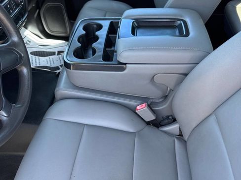 Used 2018 Chevrolet Silverado 1500 W/T w/ Trailering Package image 7