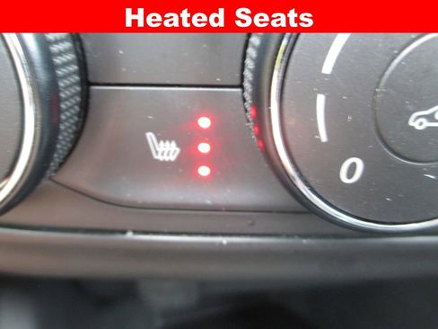 Used 2025 Chevrolet Trax LS w/ LS Convenience Package FWD image 17