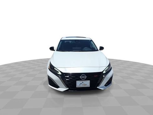 Used 2023 Nissan Altima 2.5 SR w/ SR Premium Package FWD image 3