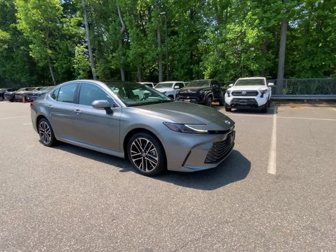 Used 2026 Toyota Camry XLE w/ Premium Package AWD/4WD image 7