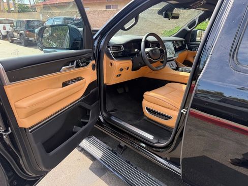 Used 2025 Jeep Grand Wagoneer Series III w/ Rear Seat Video Group 1 AWD/4WD image 20