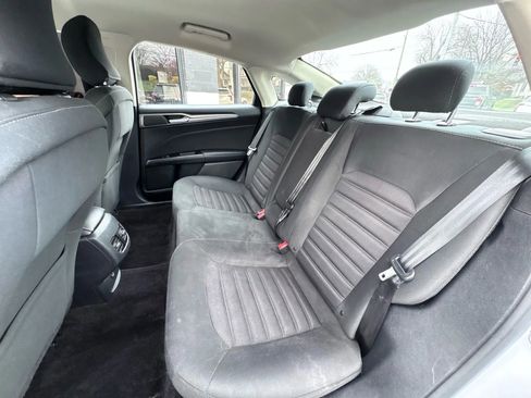 Used 2017 Ford Fusion SE w/ Fusion SE Technology Package image 16