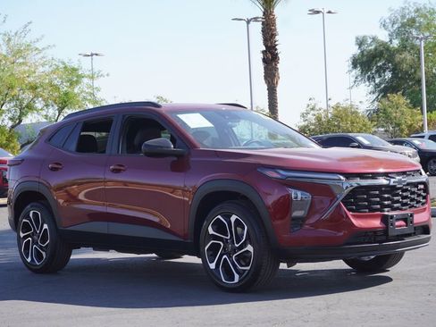 Used 2025 Chevrolet Trax RS w/ Sunroof Package image 4