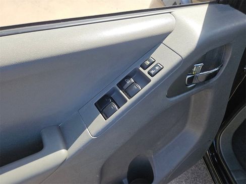 Used 2019 Nissan Frontier SV image 15