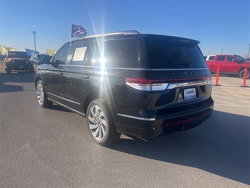 Used 2022 Lincoln Navigator Reserve image 3