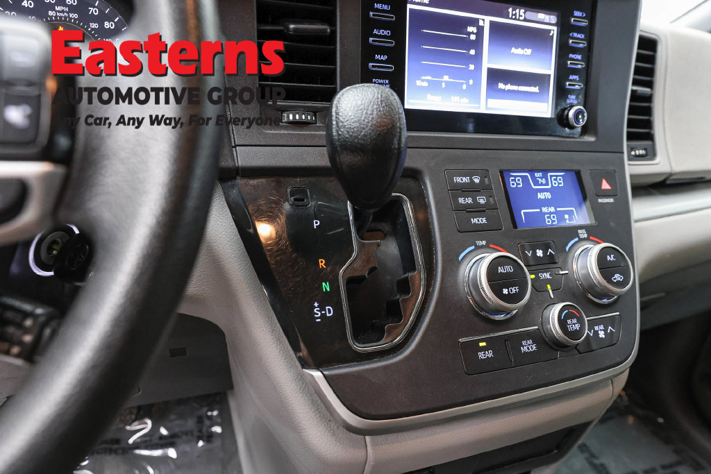 Used 2020 Toyota Sienna L FWD image 13