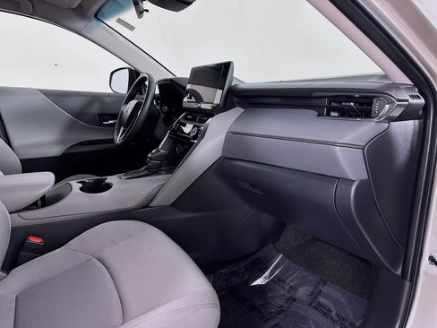 Certified 2024 Toyota Venza LE AWD/4WD image 28