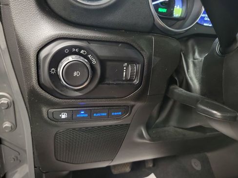 Used 2023 Jeep Wrangler Unlimited Sahara w/ Cold Weather Group image 19