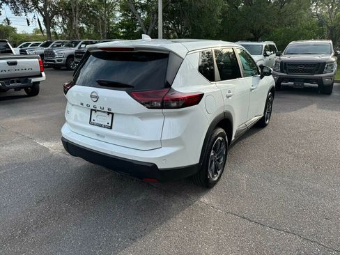 Used 2025 Nissan Rogue SV FWD image 10