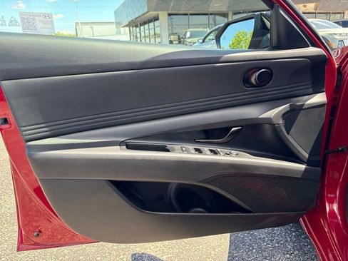 Certified 2025 Hyundai Elantra Sport FWD image 17