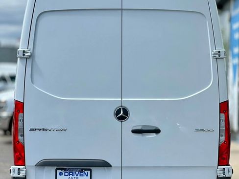Used 2021 Mercedes-Benz Sprinter 2500 image 4