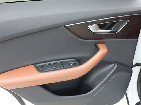 Used 2023 Audi Q8 Premium w/ Convenience Package image 41