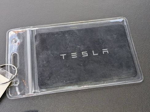 Used 2022 Tesla Model Y Long Range AWD/4WD image 30