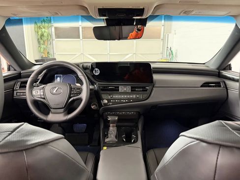 Used 2025 Lexus ES 350 w/ Technology Package FWD image 30