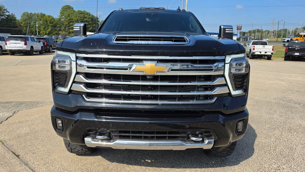 Used 2024 Chevrolet Silverado 2500 High Country w/ High Country Premium Package AWD/4WD image 2