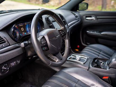 Used 2015 Chrysler 300 S image 33