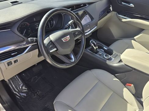 Used 2023 Cadillac XT4 Luxury FWD image 10