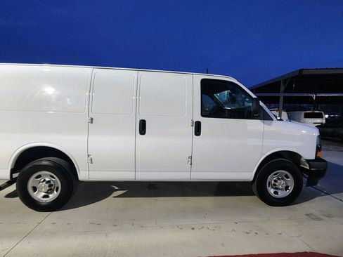 Used 2024 Chevrolet Express 2500 w/ Driver Convenience Package RWD image 11