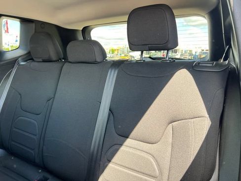 Used 2022 Jeep Renegade Latitude AWD/4WD image 26