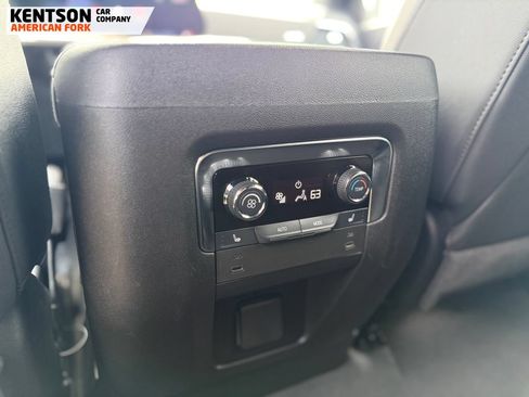 Used 2025 Chevrolet Suburban High Country AWD/4WD image 34
