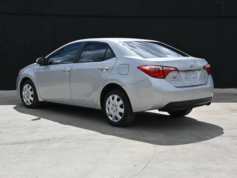 Used 2015 Toyota Corolla LE FWD image 4