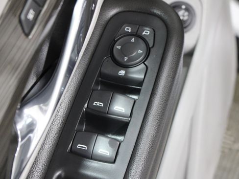Used 2023 GMC Terrain SLT AWD/4WD image 7