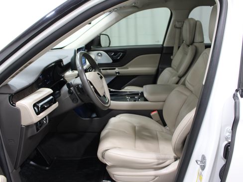 Used 2023 Lincoln Aviator Reserve w/ Equipment Group 201A AWD/4WD image 3