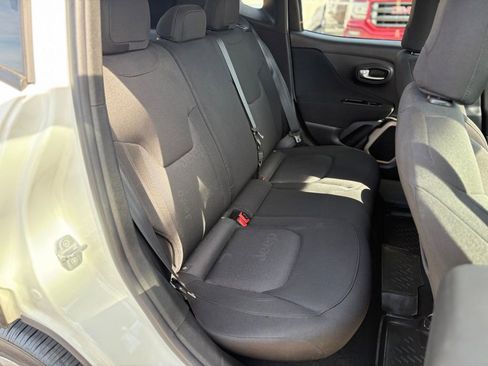 Used 2015 Jeep Renegade Latitude w/ Cold Weather Group II image 16