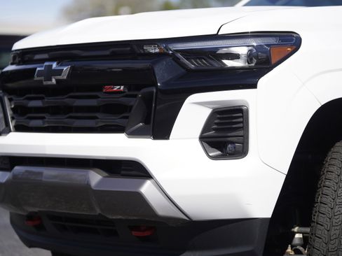 Used 2024 Chevrolet Colorado Z71 w/ Safety Package image 35