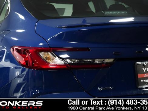 Used 2025 Toyota Camry SE image 27