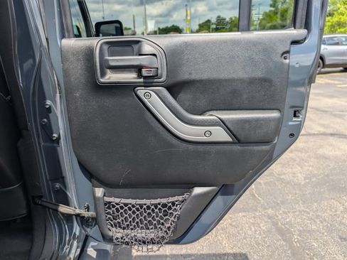 Used 2016 Jeep Wrangler Unlimited Sahara w/ Connectivity Group AWD/4WD image 18