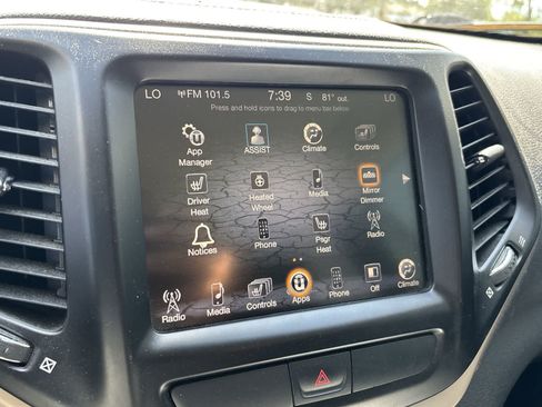 Used 2015 Jeep Cherokee Limited AWD/4WD image 16