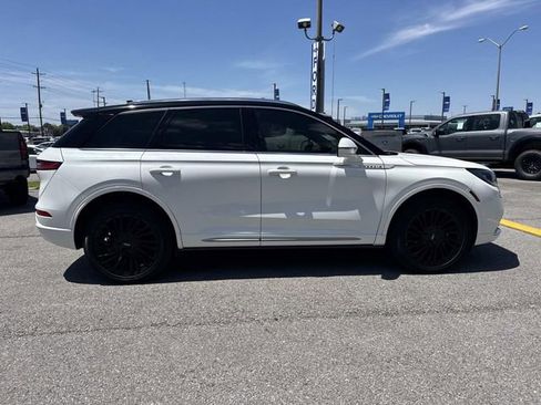 Used 2022 Lincoln Corsair Reserve w/ Luxury Package AWD/4WD image 4