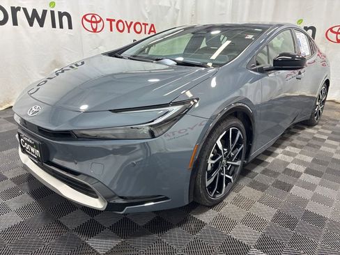 Used 2025 Toyota Prius Plug-In Hybrid FWD image 3
