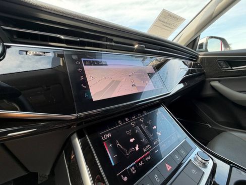 Used 2019 Audi Q8 Premium Plus w/ Premium Plus AWD/4WD image 25