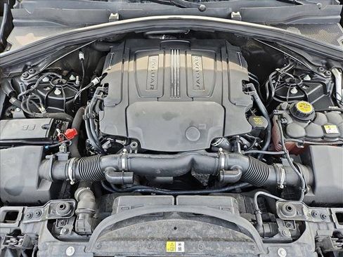 Used 2017 Jaguar F-PACE S image 24