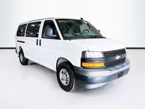Used 2019 Chevrolet Express 3500 LS image 3