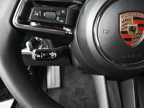 Certified 2026 Porsche Macan image 10